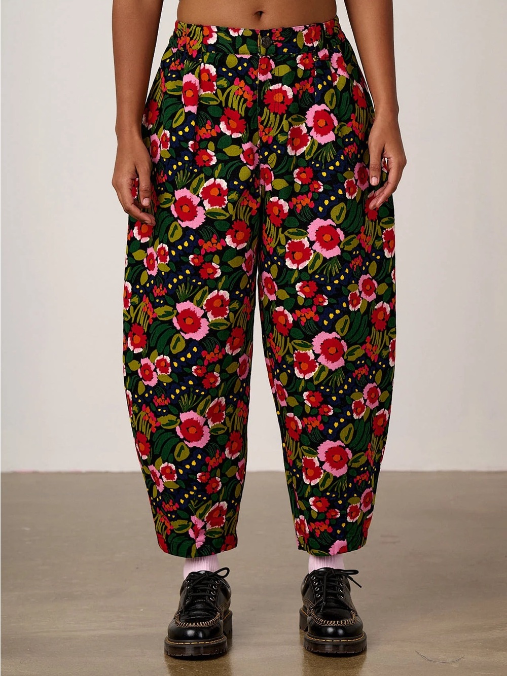 🌸 Lucy & Yak - Ashby Cotton Barrel Leg Trousers in Black Marie Print 🌸